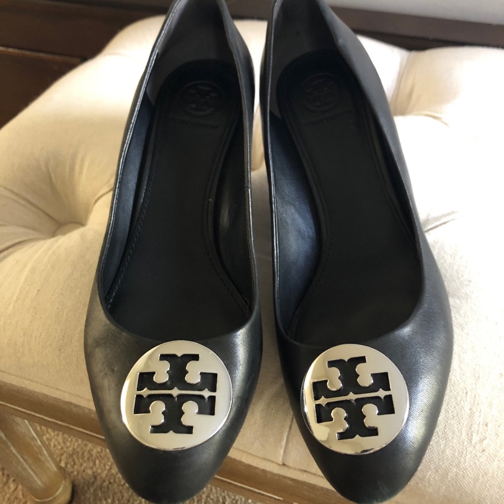 Black wedges